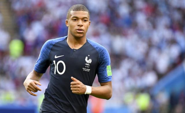 韦世豪：比赛尾声的点球太牵强，染红发为了在假期换个心情（韦世豪：最后时刻点球判罚过于勉强，染红发只为假期换换心情）