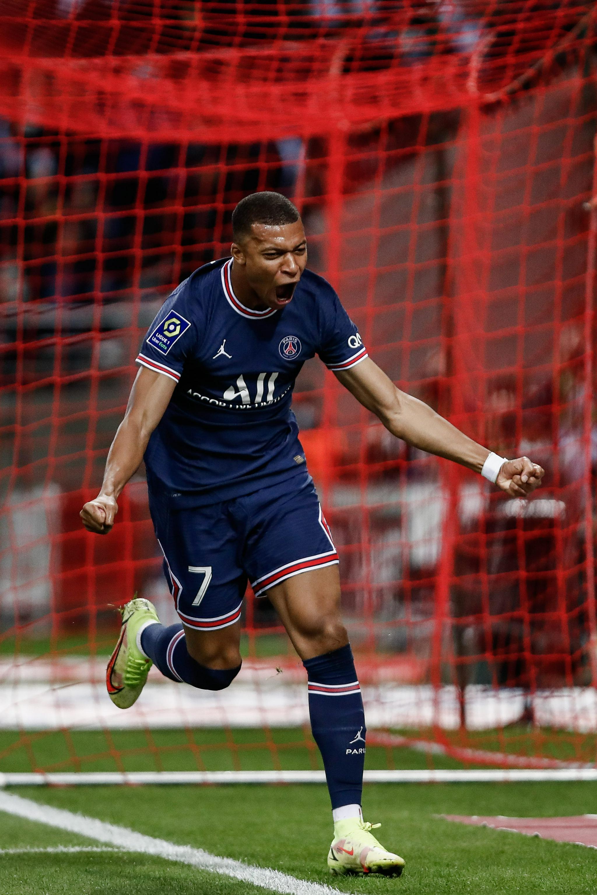 【现场】项钰晨与“莎琪拉”摘得J14-18预赛科目个人金牌，广东马术联赛第九站火热开赛！（现场直击：项钰晨携“莎琪拉”夺J14-18预赛个人金牌，广东马术联赛第九站热力开幕）