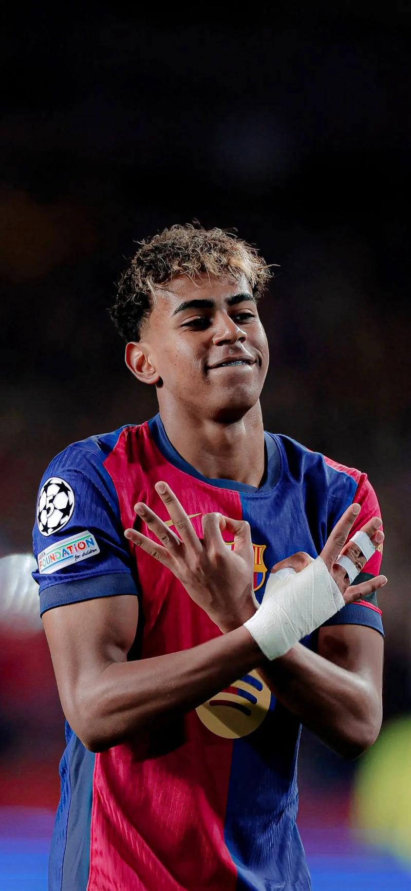 斯卢茨基：与广岛一战势均力敌，虽未取胜但对比赛质量满意（斯卢茨基：对阵广岛不落下风，虽未能取胜仍满意比赛水准）