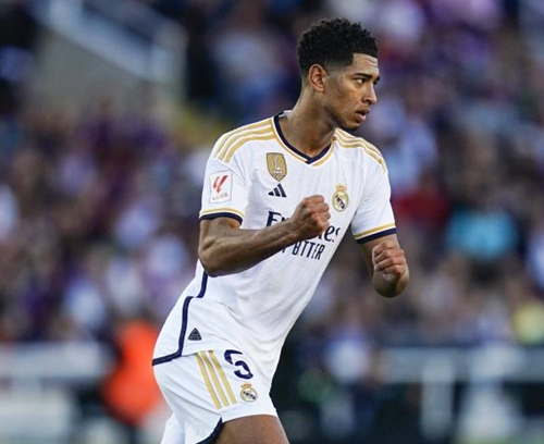 图赫尔：会找阿诺德聊聊，不过夸安萨目前竞争右后卫稍微领先（图赫尔：将与阿诺德沟通，夸安萨在右后卫竞争中略占上风）