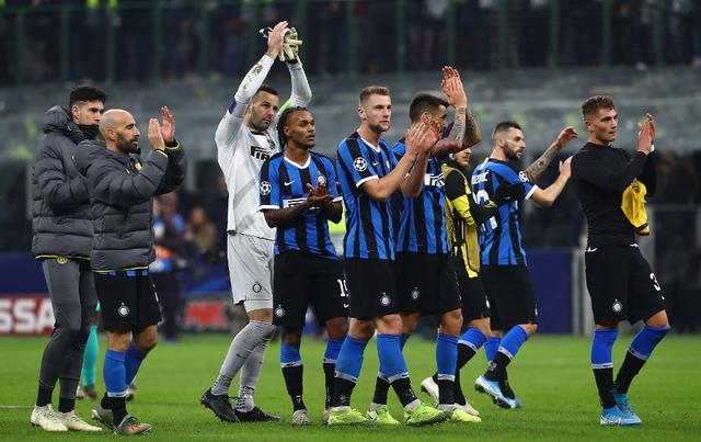 曼联4-1狼队全场数据：射正次数10-2，控球率超6成（曼联4-1狼队：数据全面占优，射正10比2、控球率超60%）