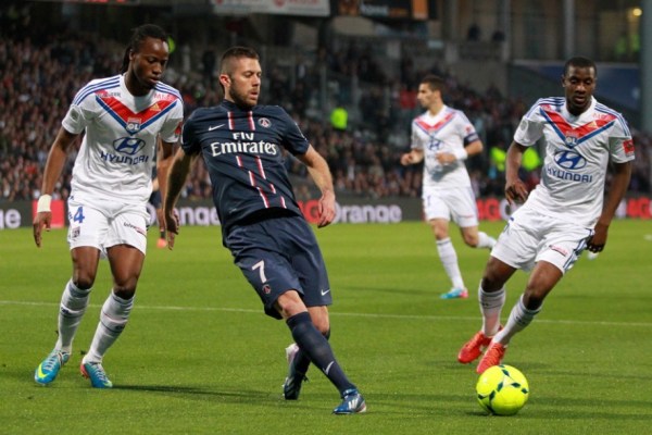 广岛三箭3-1柏太阳神夺冠，热尔曼-良、东俊希建功（广岛三箭3比1击败柏太阳神加冕，热尔曼-良与东俊希破门）