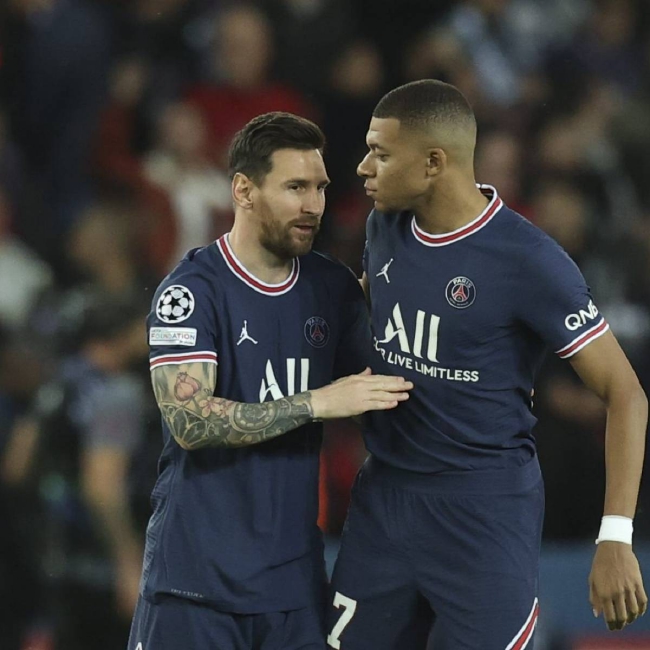 前教练：库普梅纳斯能很好地适应三中卫，斯帕莱蒂非常了解他（前任教头：库普梅纳斯契合三后卫体系，斯帕莱蒂对其了如指掌）