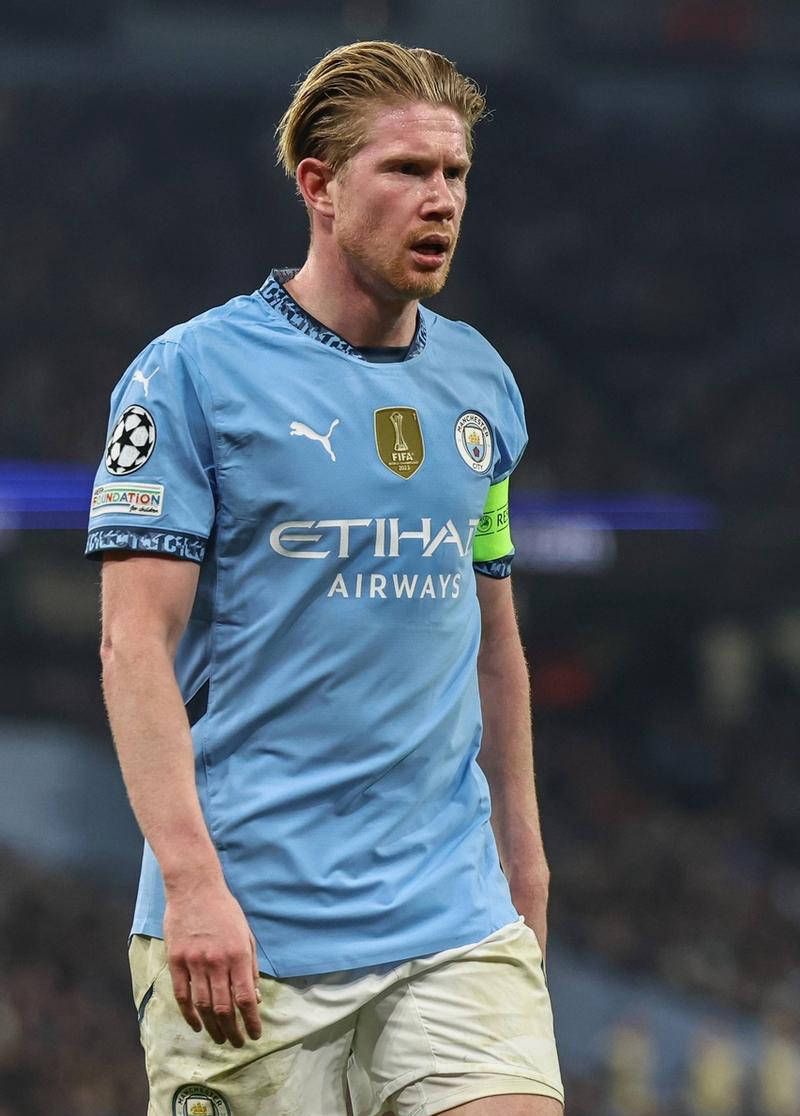 小法：梅西第一次训练就把我晃倒了；现在的球员有点被宠坏了（法布雷加斯：第一次合练就被梅西过倒，如今的球员有些被惯坏）