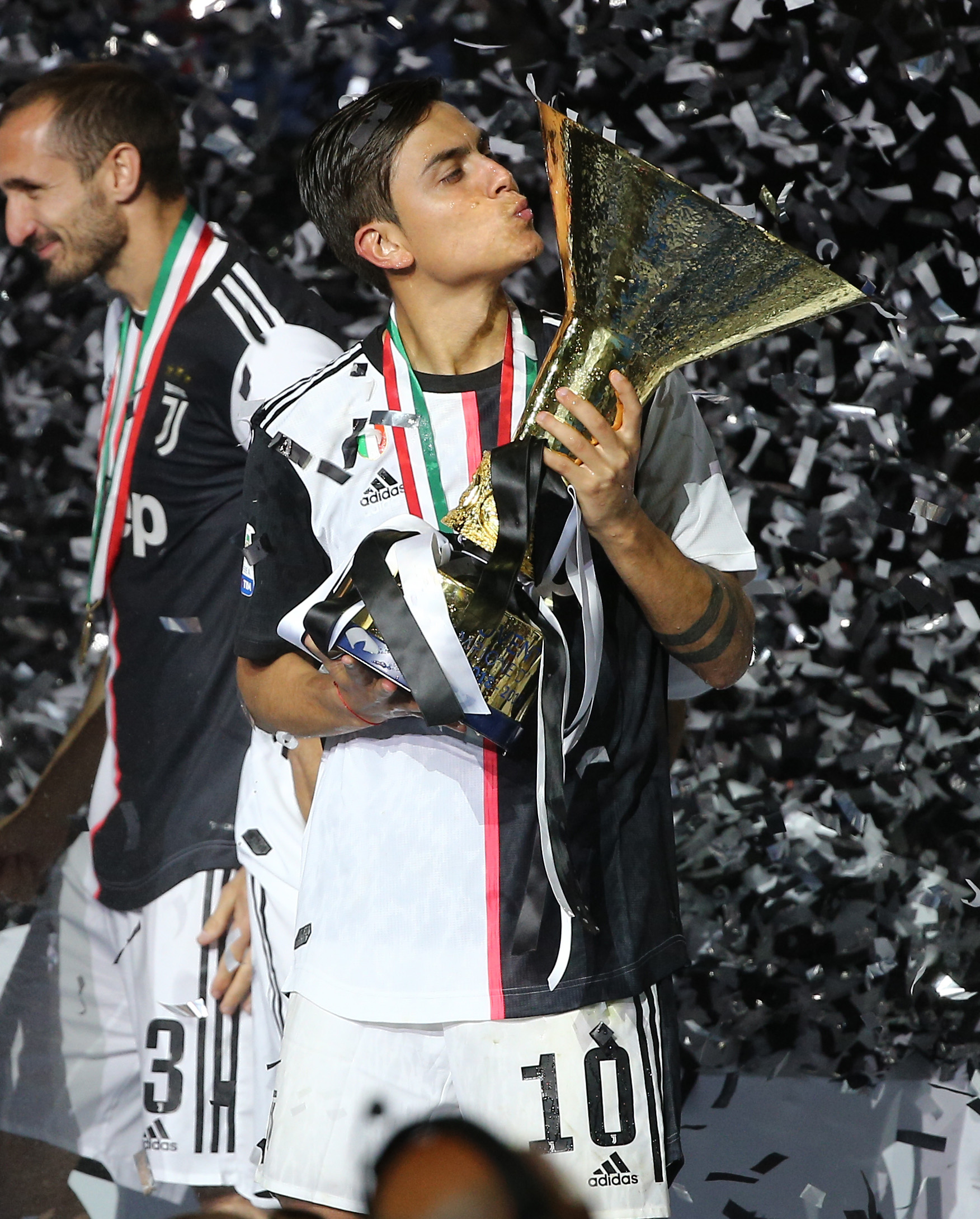 17年前的今天阿森纳战胜曼联，纳斯里踢出生涯最佳一战（17年前今日，阿森纳击败曼联，纳斯里奉献巅峰一战）