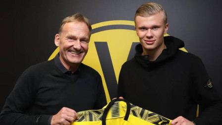 世体：巴萨回诺坎普使周边商家营业额增长，商户期待球场开放（世体：巴萨重返诺坎普带动周边营收上涨，商家盼球场早日开放）