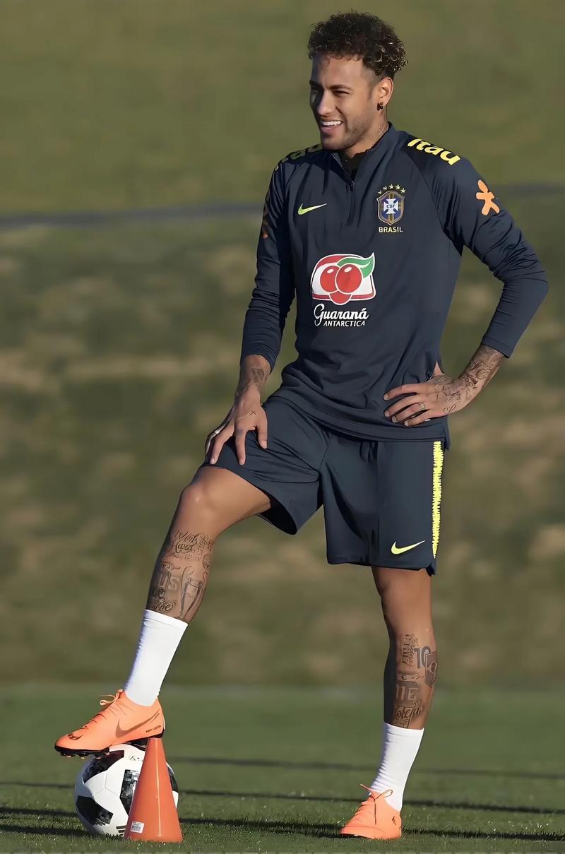 拒绝续约！武汉三镇顶薪留不住前恒大国脚，北京国安有望成新下家（前恒大国脚拒续约武汉三镇，顶薪难挽留，北京国安或成新东家）