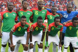 “征服北美”做礼，梅西送别老友（以“征战北美”为礼，梅西为老友送行）